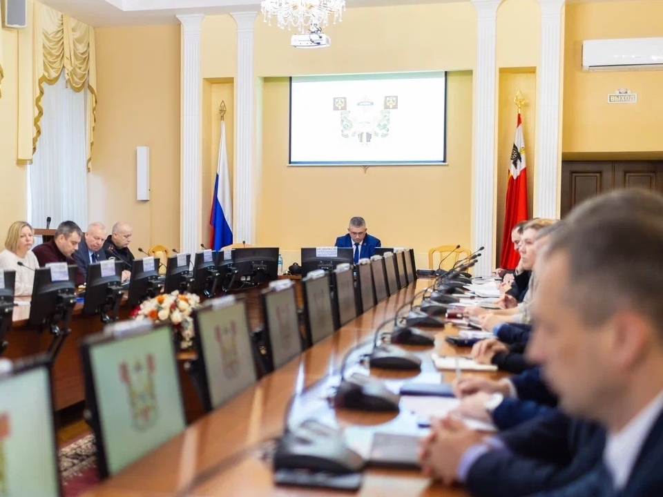 планёрка мэрии, Новиков