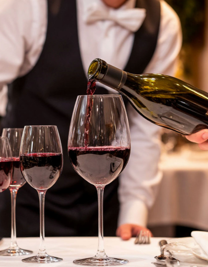 вино официант ресторан кафе алкоголь ИИ