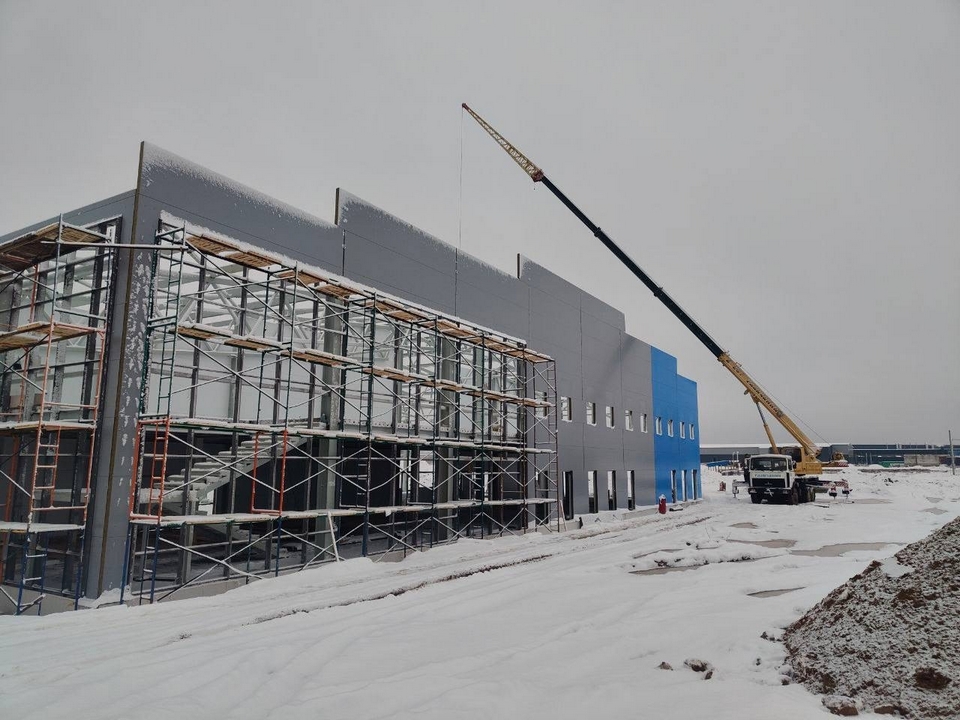 каркас, строительство здания научно-производственного комплекса Компании Саула, индустриальный парк Феникс, фото пресс-службы правительства региона
