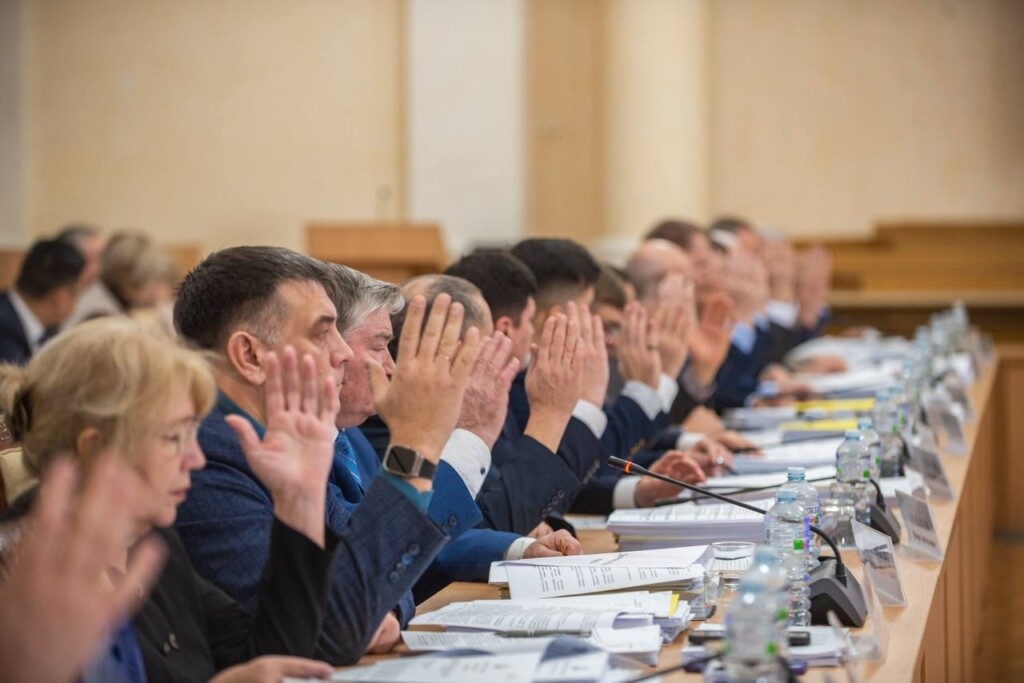 облдума, голосование депутатов за бюджет, фото пресс-службы правительства региона