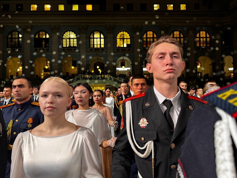 пара смолян на балу в Кремле, фото - кадетский корпус