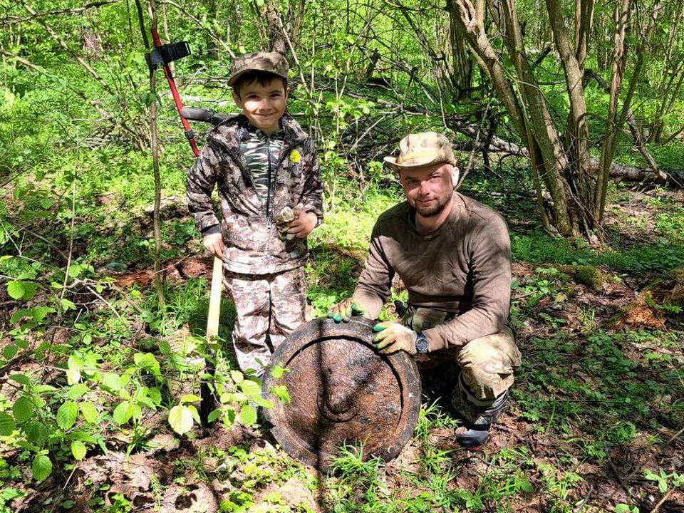 поисковик, следователь СК Алексей Васильев с сыном