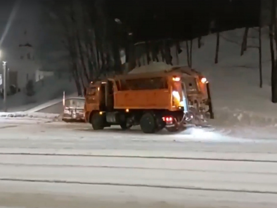 антигололёдная обработка дороги, ул. Дзержинского, Смоленскавтодор