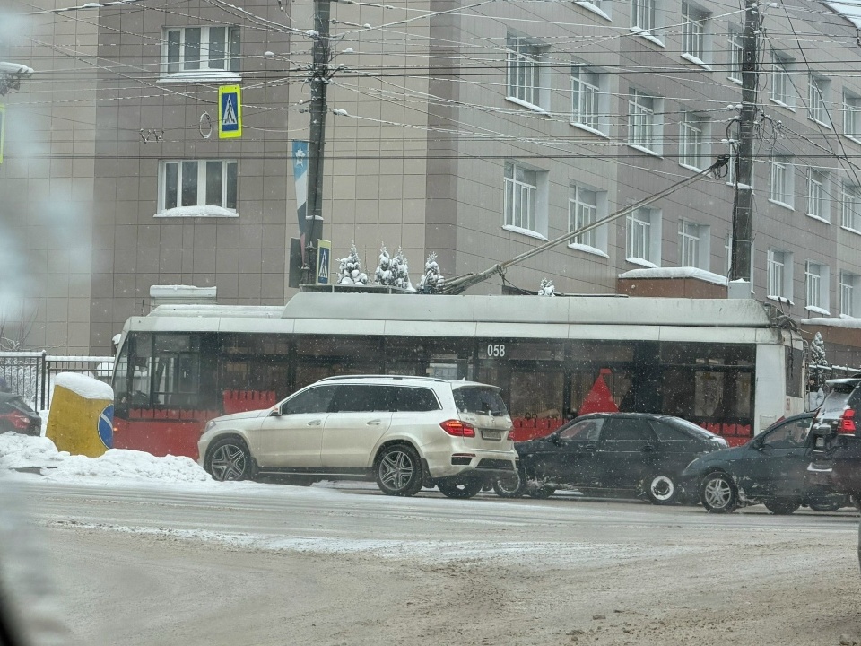 ограничение движения троллейбусов, ДТП на Кирова