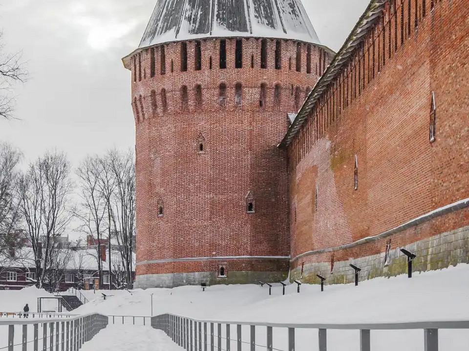 Заалтарная башня, сквер Шеина зимой, фото МЧС