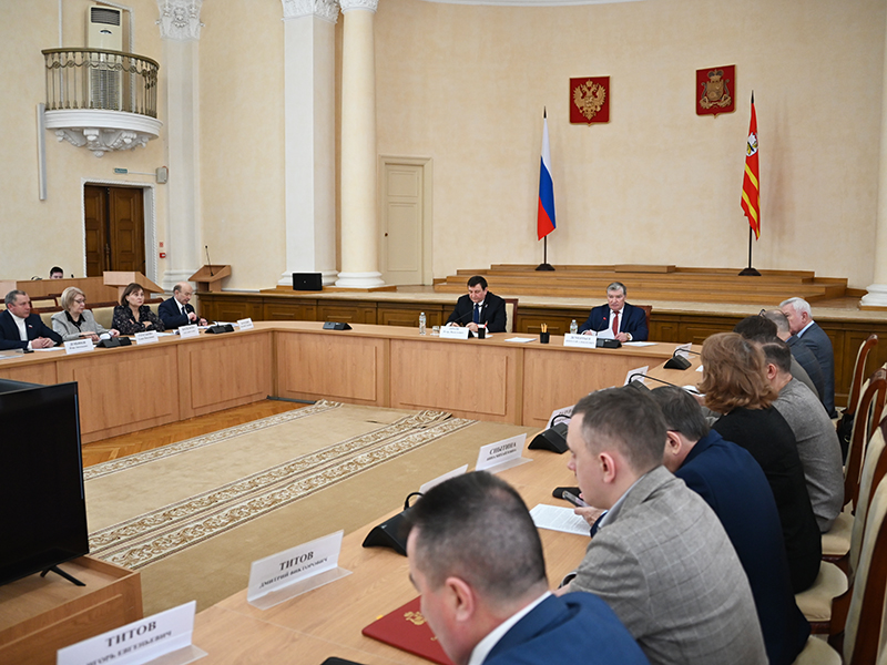 Единороссы Смоленской облдумы обсудили развитие бизнеса в регионе