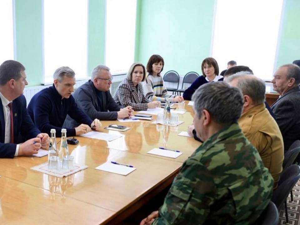 Анохин, ершичские ветераны и участники СВО, их родные, фото пресс-службы облправительства