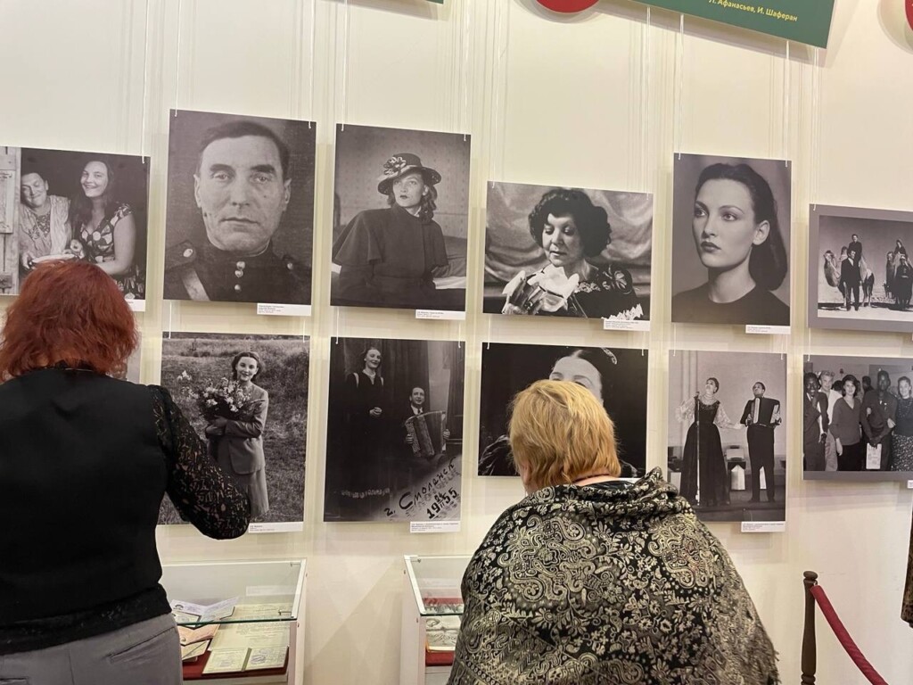 В Смоленске открылась выставка к 100-летию со дня рождения Ольги Воронец