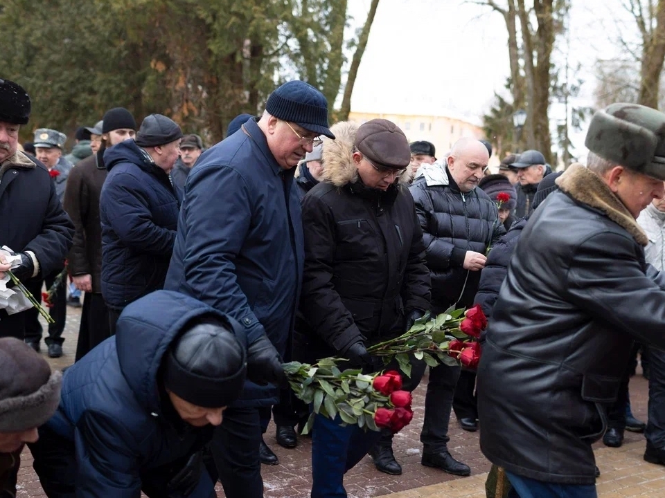 Мэр Смоленска Александр Новиков принял участие в митинге к 37-й годовщине вывода советских войск из Афганистана