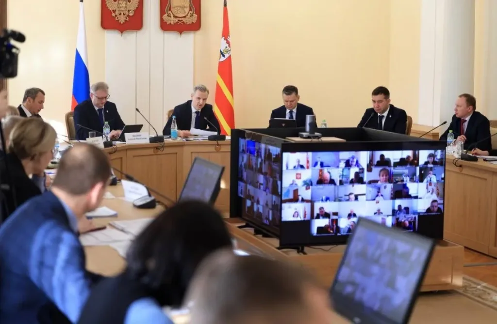 Василий Анохин провёл заседание по развитию системы дополнительного образования в Смоленской области