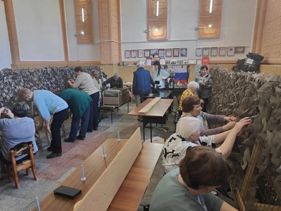 учителя плетут масксети для СВО