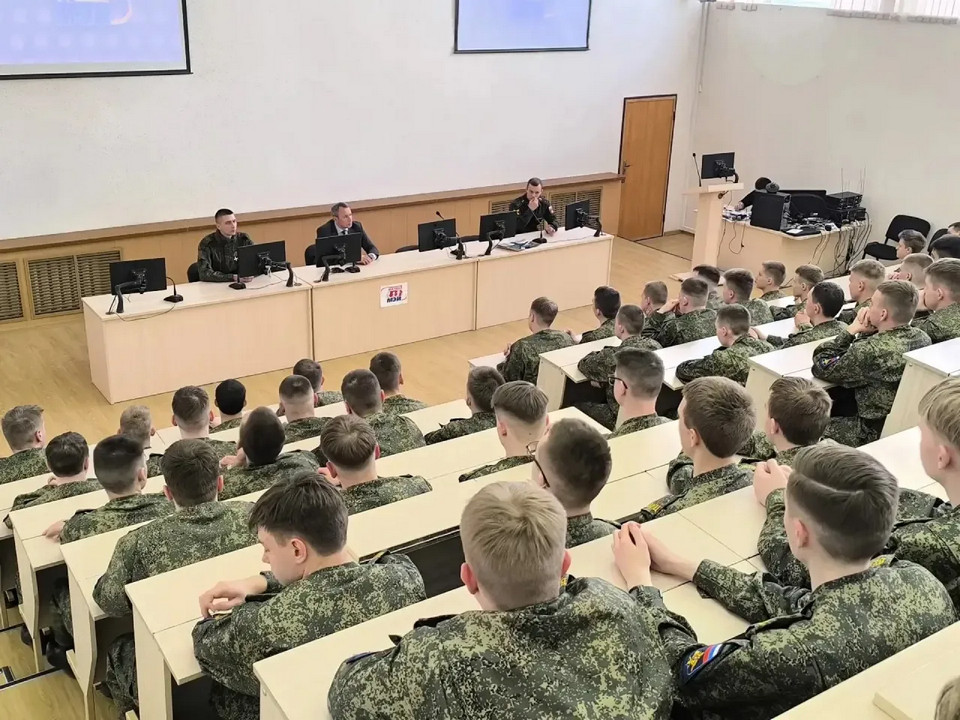 встреча по обучению БПЛА, Илюхин, студенты военной кафедры смоленского филиала НИУ МЭИ