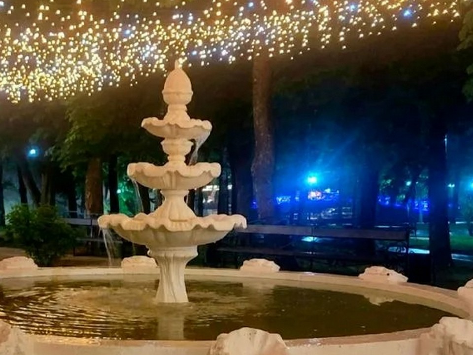 фонтан и подсветка в Лопатинском саду, фото МЧС
