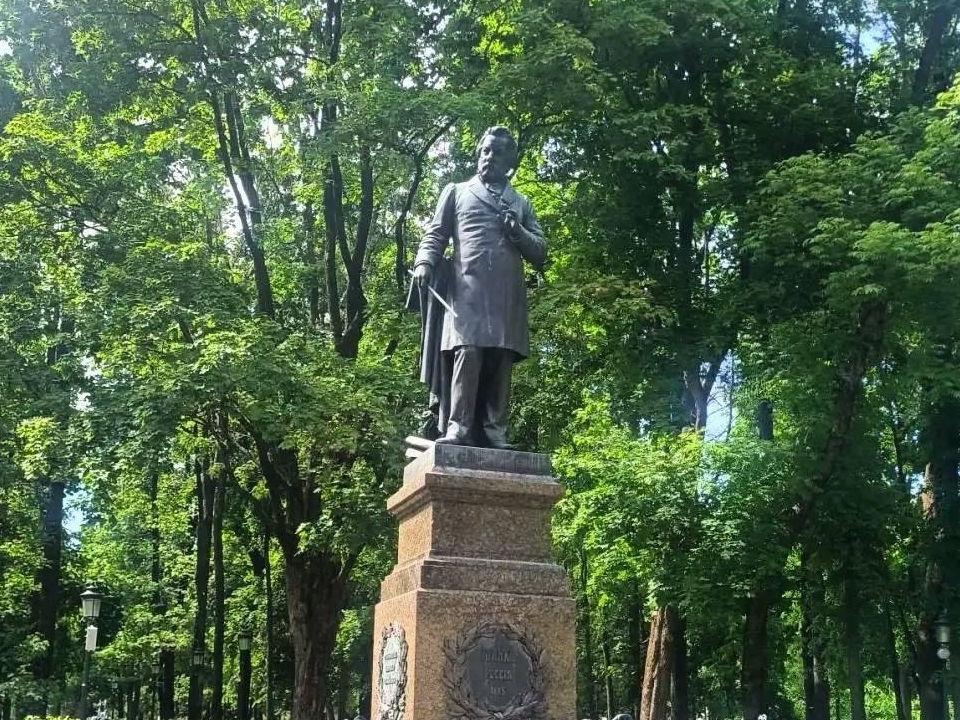 памятник Глинке в саду Блонье Смоленска, фото облправительства