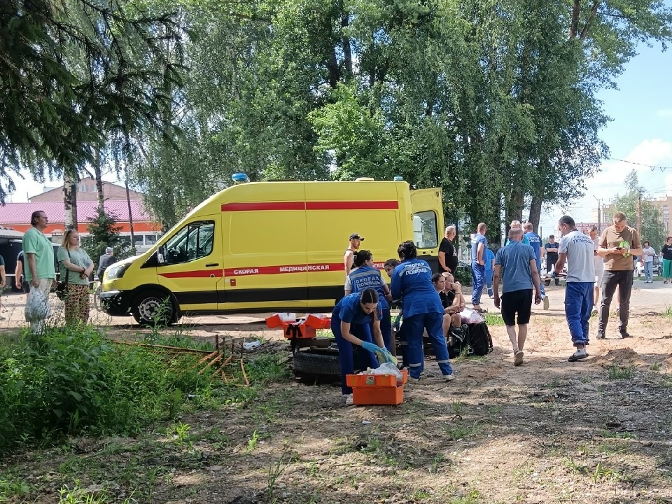 реанимобиль на месте смертельного ДТП с маршруткой, Краснинское шоссе, фото Drive2 Смоленск