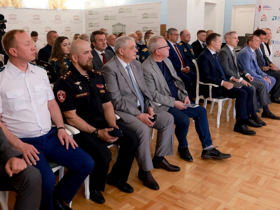 вручение дипломов Героям СВОего времени. Смоленск