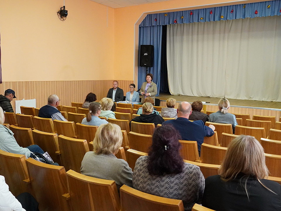 Цыганов, Астапенкова, Рыбченко, презентация соцконтракта в Гусино, фото ЕР