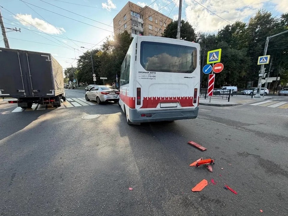 ДТП с маршруткой ГАЗ 12.8.2026, Kia Rio, Медгородок, ул. Кирова, фото ГАИ