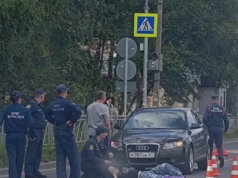 наезд Audi на девушку, ул. Попова, фото vk.ru smolensk67