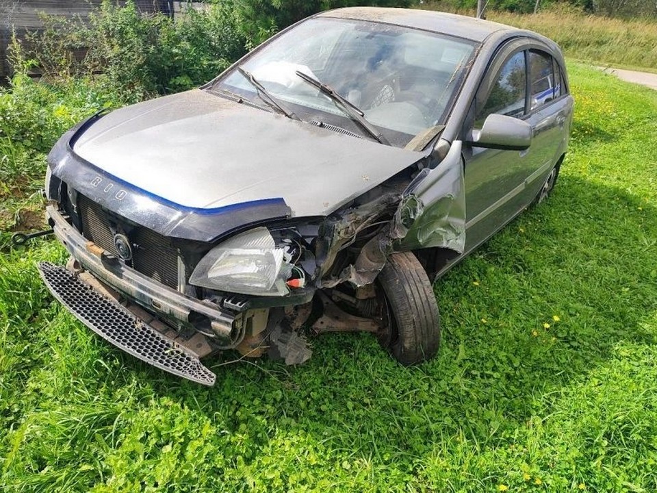 опрокидывание Kia Rio 26.8.2026, 76 км трассы Смоленск-Вязьма-Зубцов, Дорогобужский округ, фото ГАИ