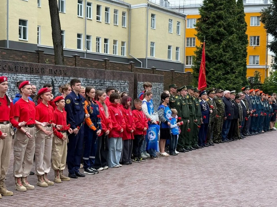 военно-патриотическая акция «Послание Победителей - связь поколений 1945-2045», сквер Памяти героев