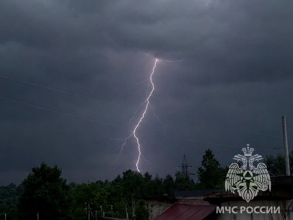 гроза, удар молнии, фото МЧС