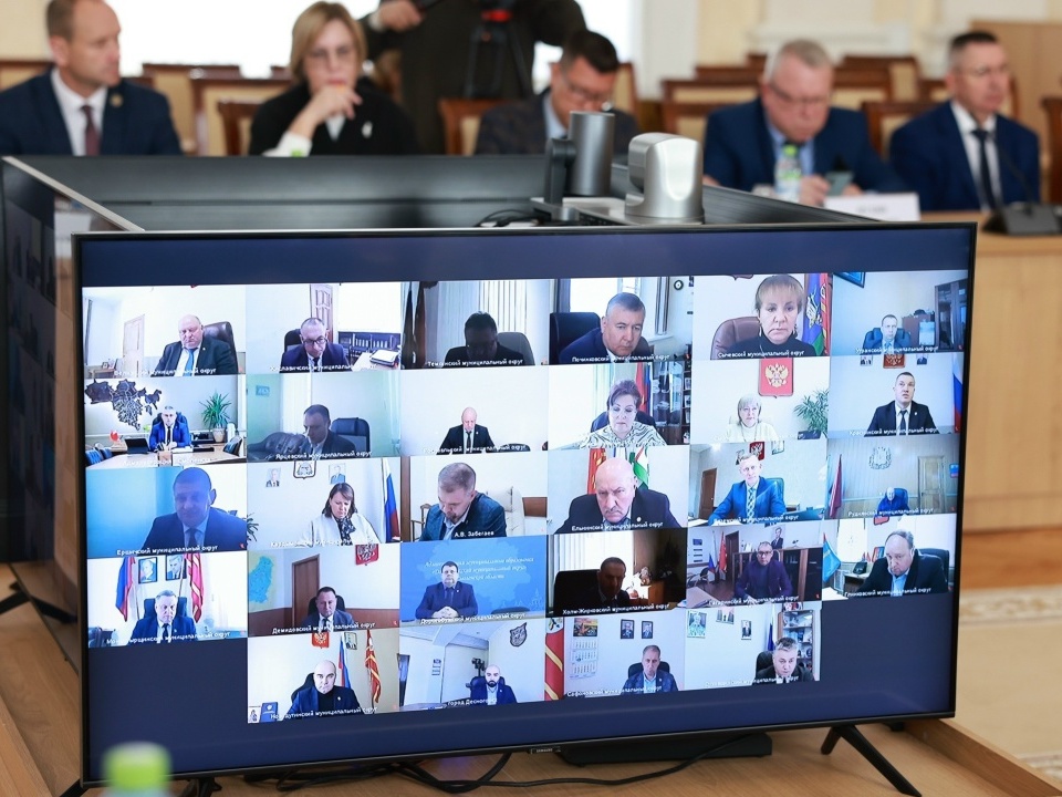 заседание облправительства по отопительному сезону, видеоселектор с главами округов